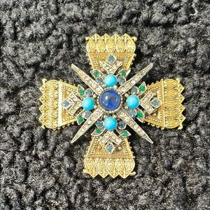 Vintage Elegant Maltese Cross Brooch